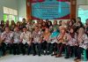 Foto bersama: Kepala Disdikbud Pati, Kepala dan para guru SMP Negeri 4 Pati
