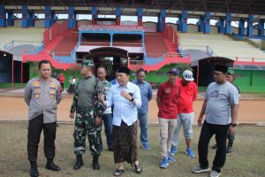 PJ Bupati Jepara Edy Supriyatna meninjau lapangan gelora bumi kartini.