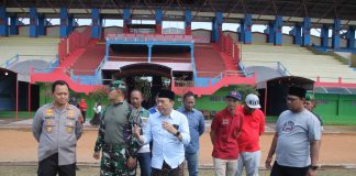PJ Bupati Jepara Edy Supriyatna meninjau lapangan gelora bumi kartini.