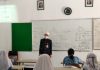 Suasana kegiatan belajar mengajar di sekolah