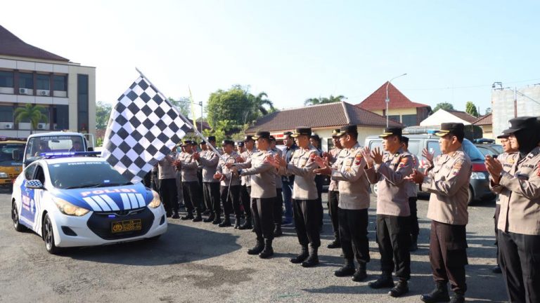 Terdampak Iklim El Nino Polres Jepara Pasok Air Bersih ke Daerah yang Kekeringan