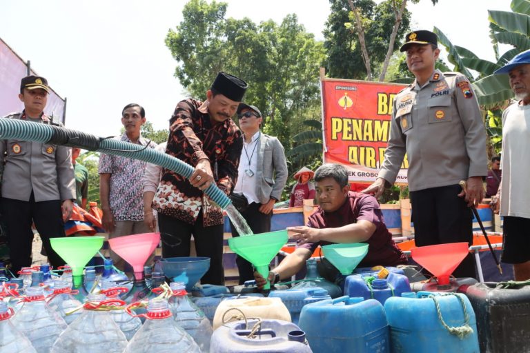 Kekeringan, Warga Grobogan di Lima Kecamatan Digelontor 80 Ribu Liter Air Bersih