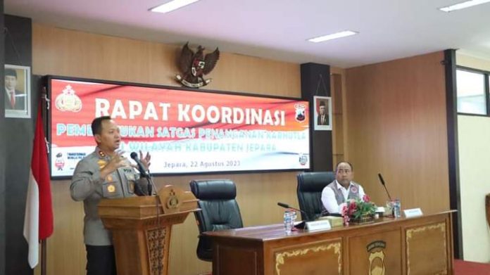 Kapolres jepara memberikan sambutan dalam rakor Kapolres jepara memberikan sambutan dalam rakor