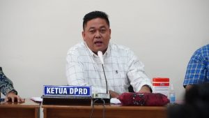 Ketua DPRD Kabupaten Pati saat memimpin rapat