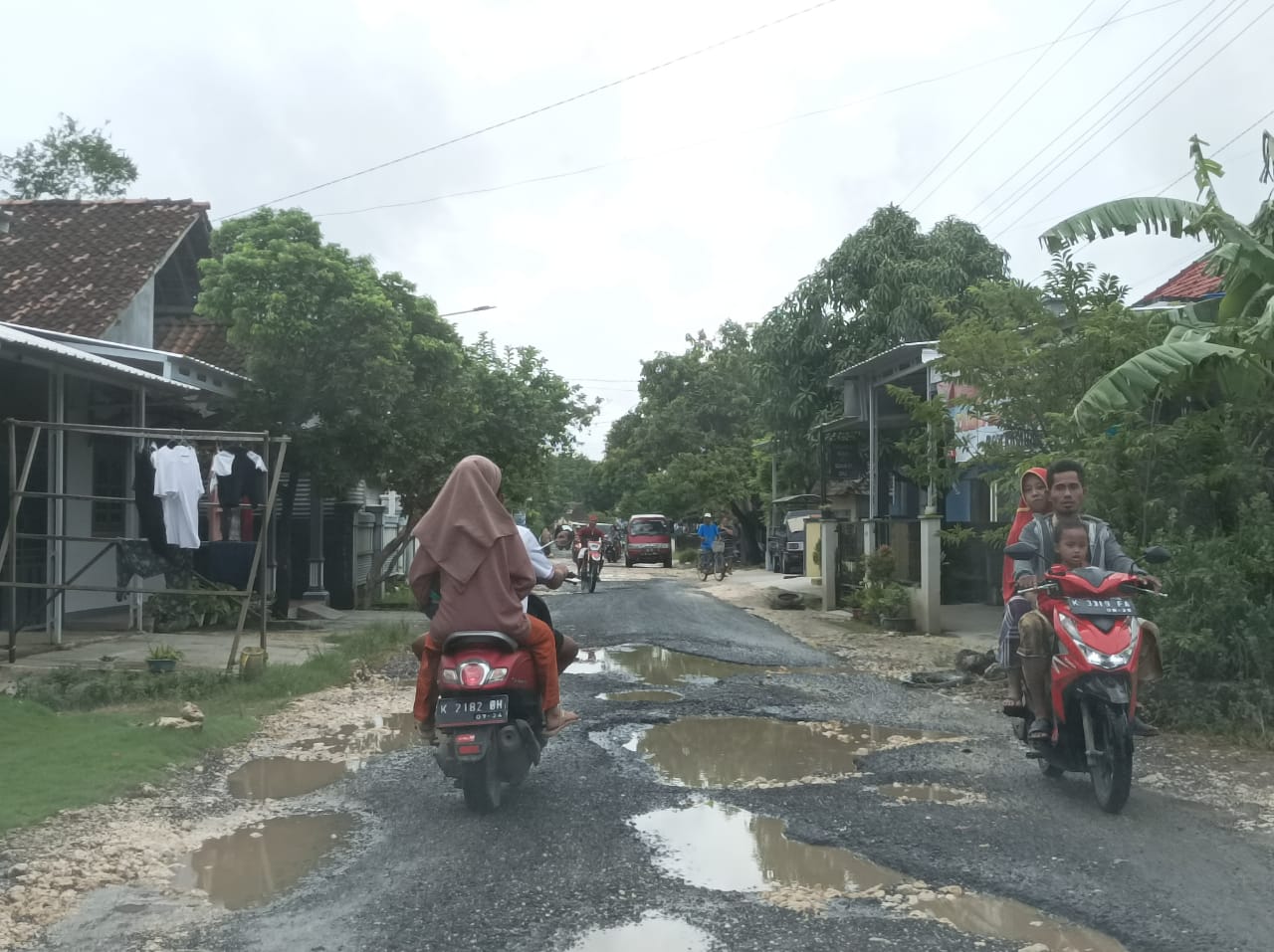 Ilustrasi jalan rusak