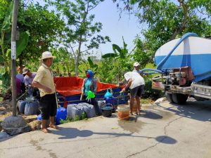 Warga Karangrowo salurkan bantuan air bersih bagi masyarakat terdampak kekeringan