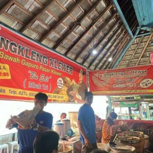 Suasana Warung Bu Edi di Pasar Klewer