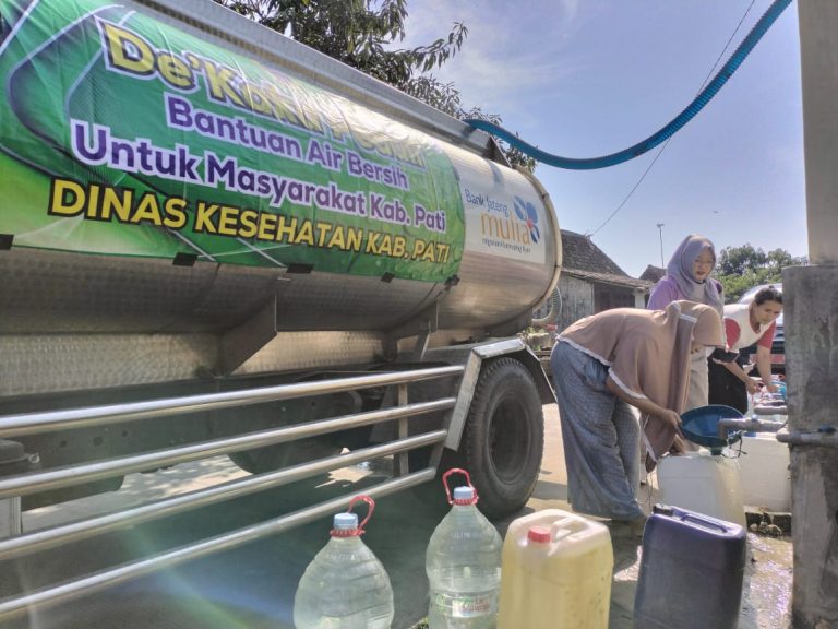 Dinkes Salurkan 37 Tangki Air Bersih Bantu Masyarakat Terdampak Kekeringan
