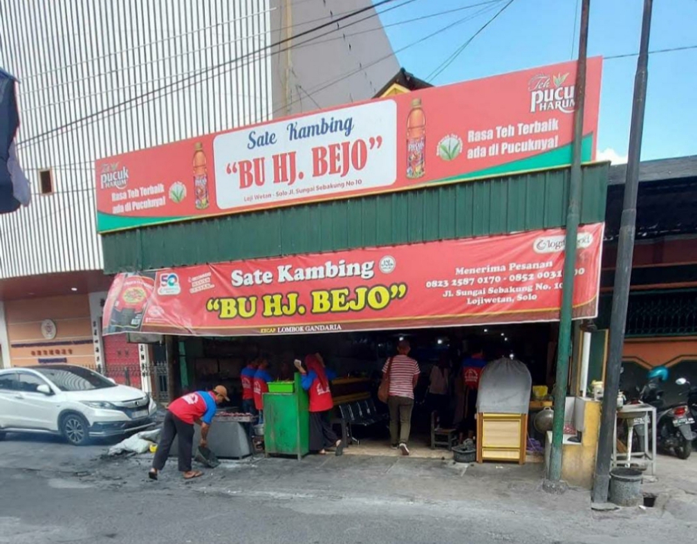 Tampak depan warung makan sate kambing Hj. Bejo