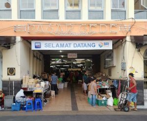 Pintu utama masuk Pasar Gede