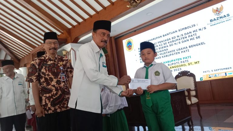 Baznas Salurkan Bantuan ke 1.515 Siswa dan Penjaga Sekolah