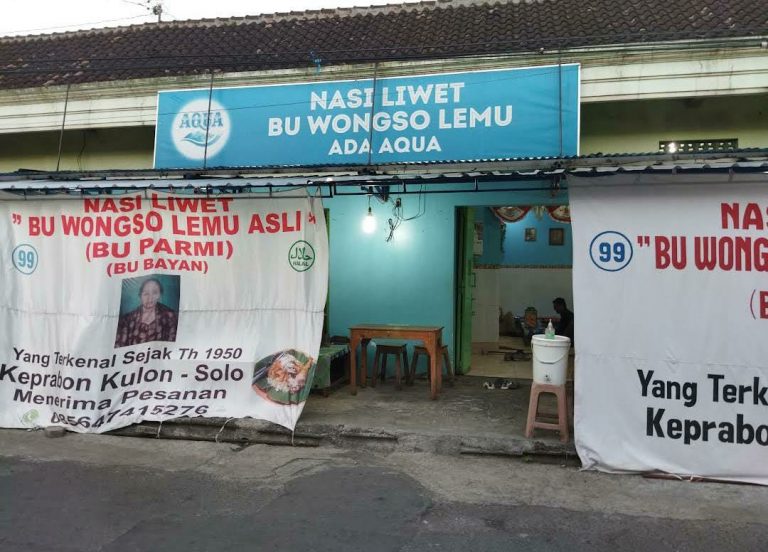 Mencicipi Sepincuk Kenikmatan Nasi Liwet Bu Wongso Lemu