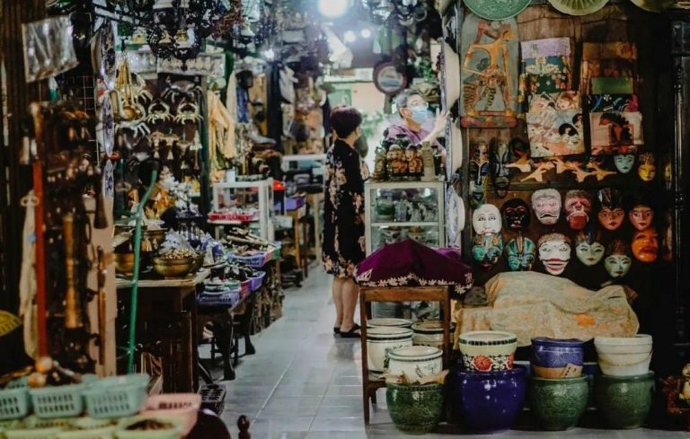 Pasar Triwindu, Pasar Bersejarah Sebagai Pusat Jual Beli Barang Antik