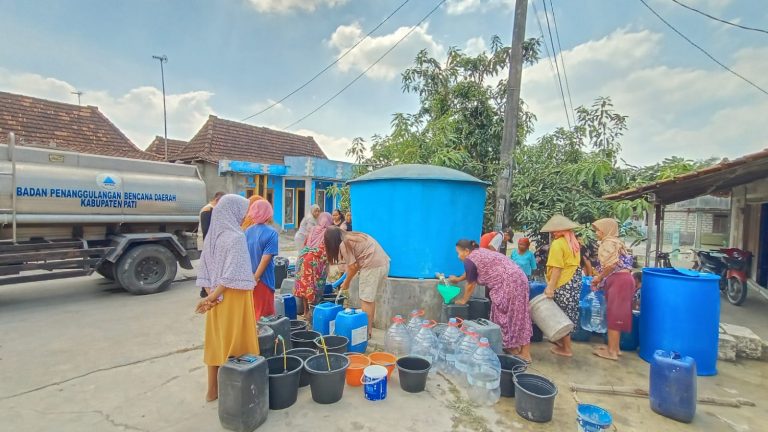 50 Tangki Air Bersih Disalurkan ke Wilayah Kekeringan