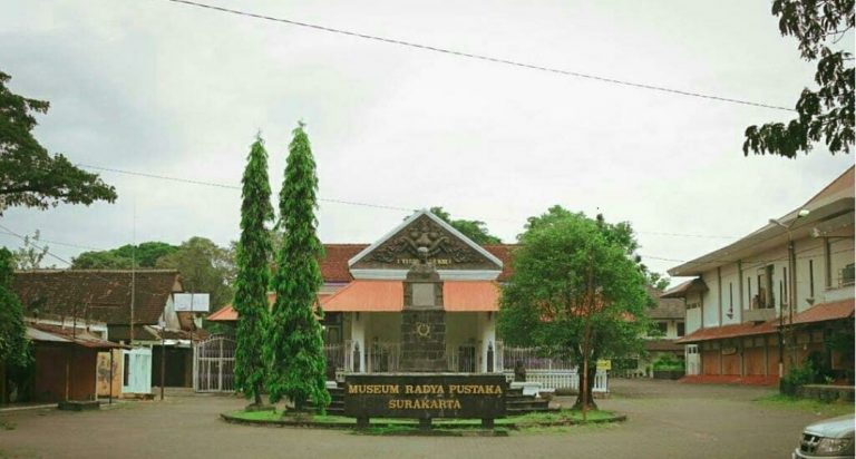 Mengunjungi Museum Radya Pustaka, Museum Tertua di Indonesia