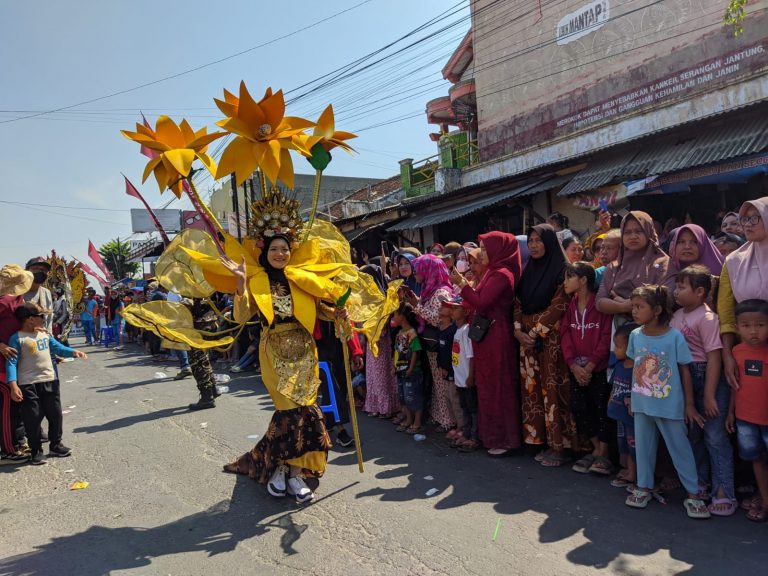 Peringati Maulid Nabi, Masyarakat Sukolilo Gelar Meron