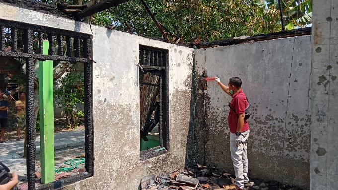 Korsleting Listrik Akibatkan Sebuah Rumah di Grobogan Terbakar
