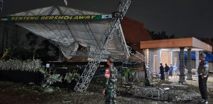 Pengajian Umum di Grobogan Batal Gara-gara Panggung Ambruk