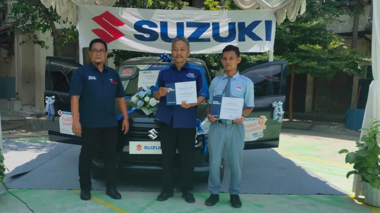 Tingkatkan Kualitas Pendidikan, Suzuki Berikan Mobil Pada SMK Pembnas di Grobogan