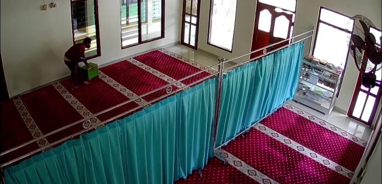 Aksi Pencurian Kotak Amal di Masjid Tlogowungu Terekem CCTV