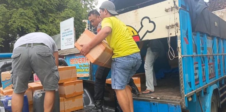 Polisi Amankan Truk Angkut Ribuan Botol Miras