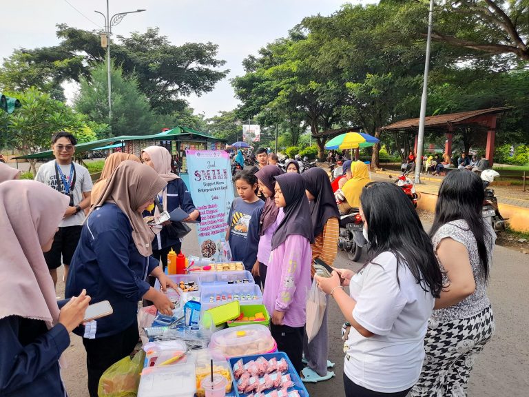 Dukung Program UMKM, GenBI Komisariat IAIN Kudus Adakan GenBI Support UMKM yang bertempat di GOR Bung Karno Kudus