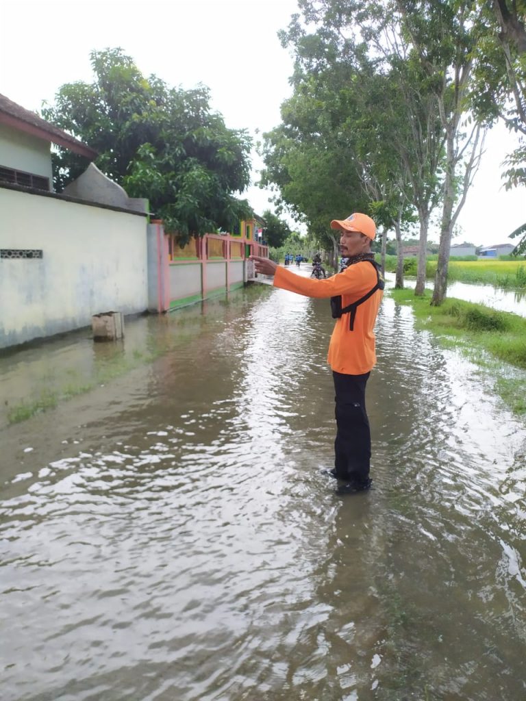 Kali Sentul Meluap, Jalan Desa Bungasrejo Tergenang