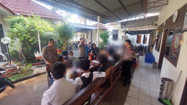 Kepergok Pesta Miras oleh Warga, Sembilan Remaja Berseragam Sekolah Diamankan Polisi