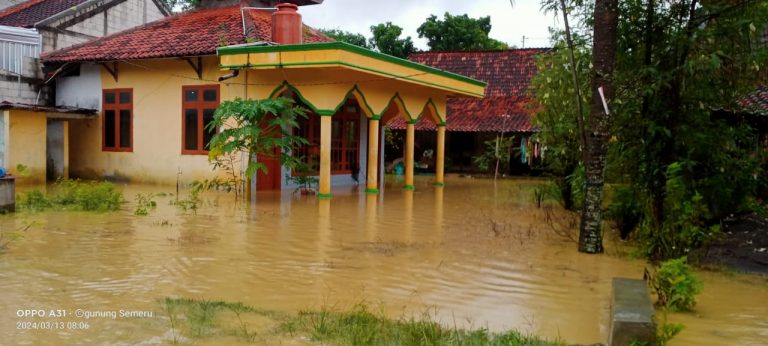 Ratusan Rumah di Desa Lemahputih Grobogan Tergenang Banjir, Saat Ini Belum Ada Bantuan