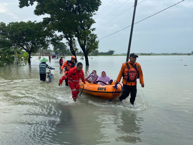 Ratusan Warga Terdampak Banjir Grobogan Dievakuasi
