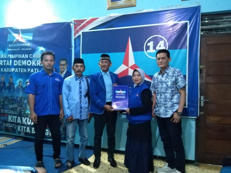 Mendaftarkan Diri Calon Bupati ke Demokrat, Suryanto: Kita Pilih Jumat Hari yang Sakral