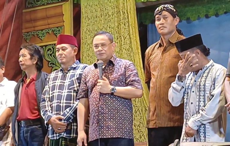 Sudewo Bacabup Kabupaten Pati Hadiri Acara Sedekah Bumi Desa Wedarijaksa.