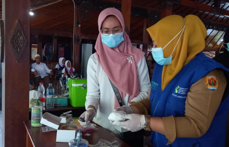 Lakukan Uji Organileptik,  Dinkes Grobogan Pastikan Kondisi Makanan dan Minuman Jemaah Haji Aman