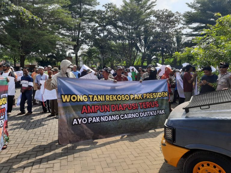 Tagih Bantuan Puso, Petani di Pati Demo