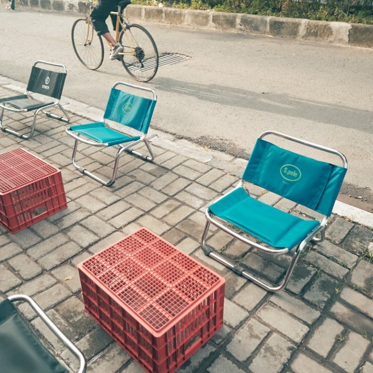 Nyore Syahdu di Pedestrian View Round Stieti Coffee