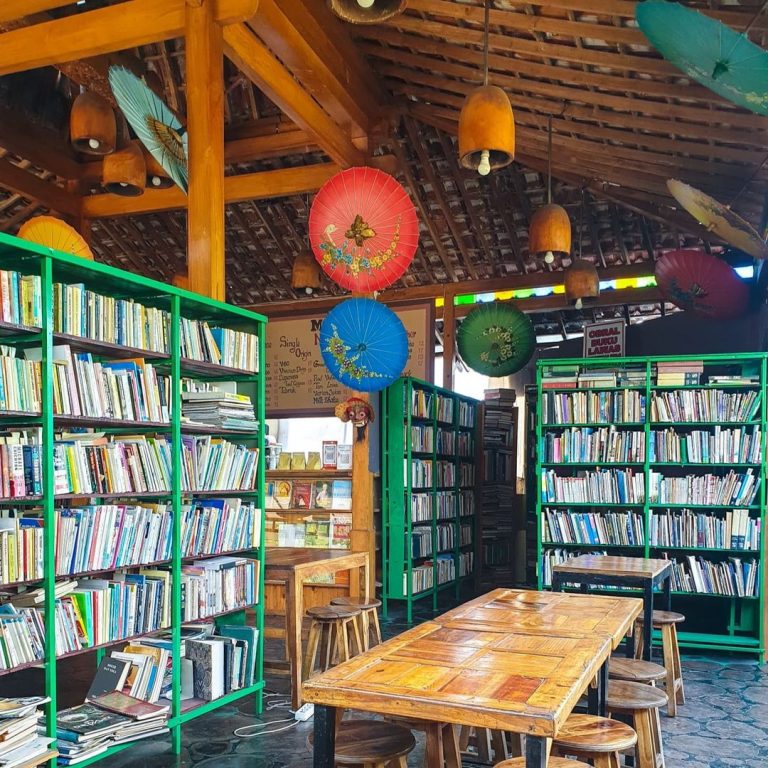 Suka Buku sekaligus Kopi? Cafe Bukuku Lawas Jalan Keluarnya