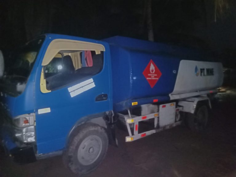 Warga Grebek Rumah di Banyutowo yang Diduga Jadi Gudang Solar