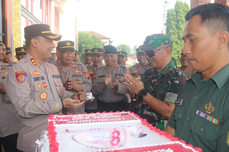 Hari Bhayangkara, Kodim Pati Beri Kejutan ke Polres