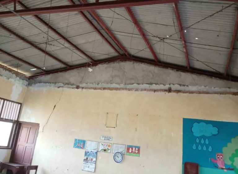 Plafon SDN di Batangan Rusak Ganggu Aktivitas Pembelajaran