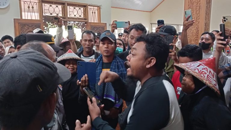 Warga Ngamuk Tenda Milik Petani Pundenrejo Dibongkar