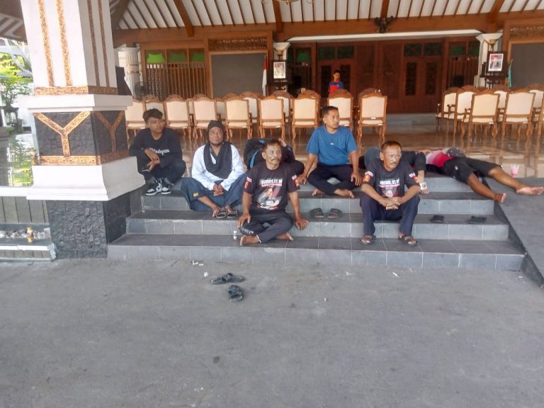 Suparjan Tunaikan Nazar, Jalan Kaki 3 Jam Demi Bupati Sudewo