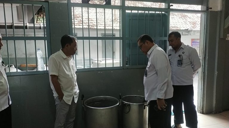 Pimpinan DPRD Pati Sambangi Lapas, Cek Kelayakan Makanan 