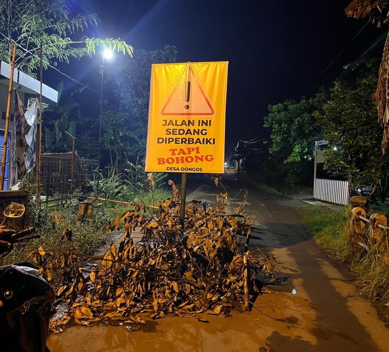 Warga Desa Dongos Menagih Janji Pengaspalan Jalan Dongos, Jembatan Juga Mulai Bolong-Bolong