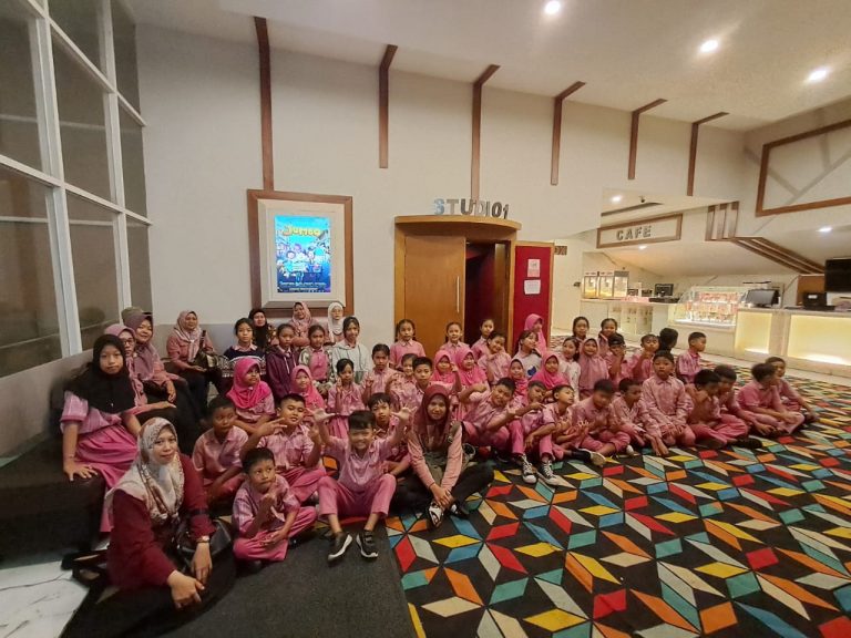 Penguatan Karakter, Siswa SDN Tajungsari 02 Nobar Film Buku Harianku