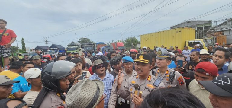 Kapolresta Pati Temui Sopir Pedemo ODOL di Tanjang