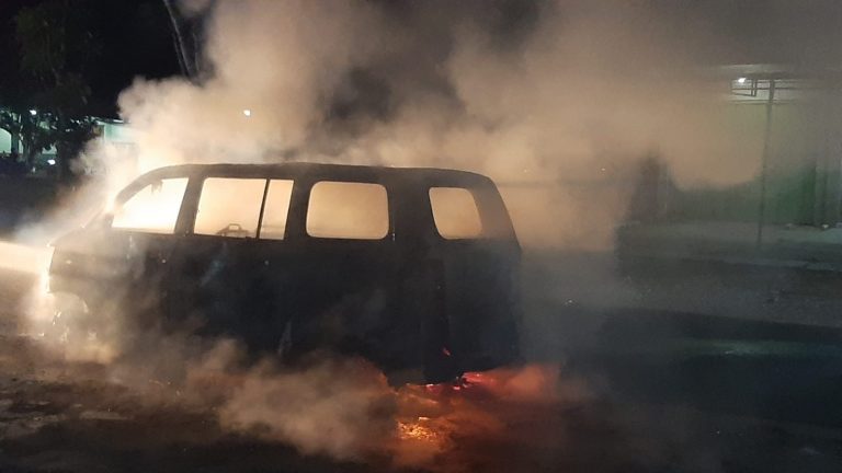 Mobil APV Terbakar di Pucakwangi, Warga Sebut Dengar Ledakan