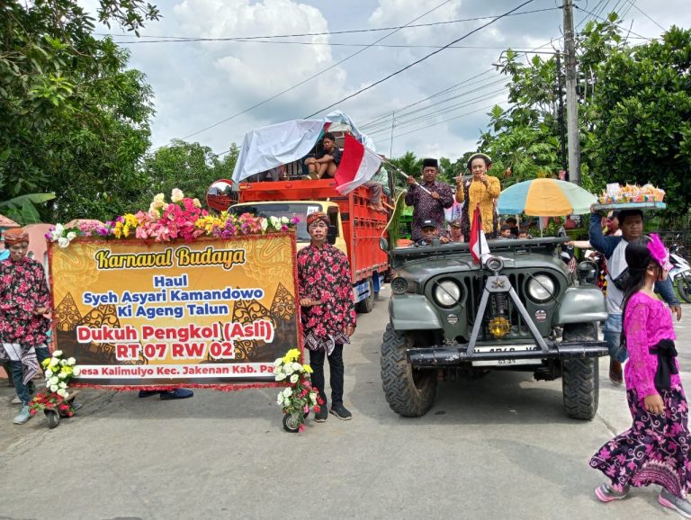Karnaval Haul Mbah Talun, Belasan Gunungan Diarak