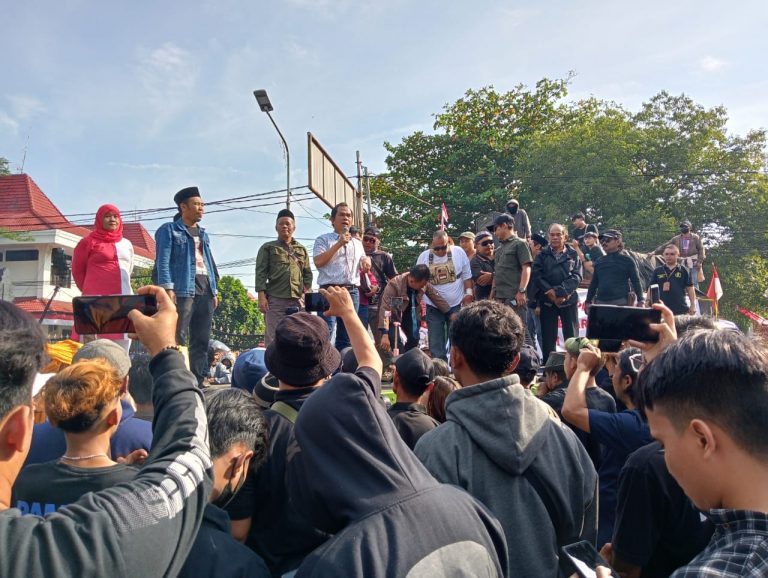 85 Ribu Warga Hadiri Demo di Alun-alun Pati, Gule: Masyarakat Cabut Hak Suara untuk Bupati