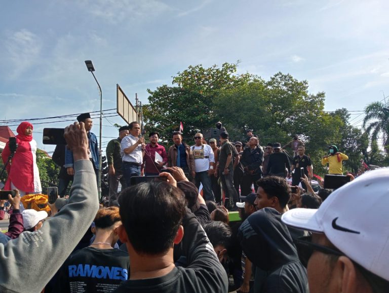 Sejak Pagi Memanas, Massa Suarakan Bupati Pati Lengser
