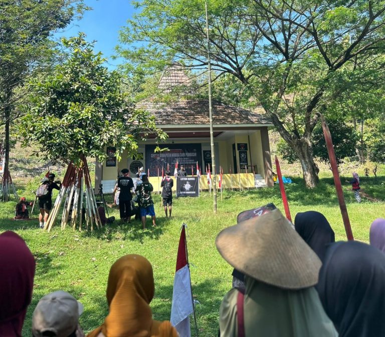 HUT ke-80 RI, Warga Kendeng Gelar Upacara di Gua Pancur
